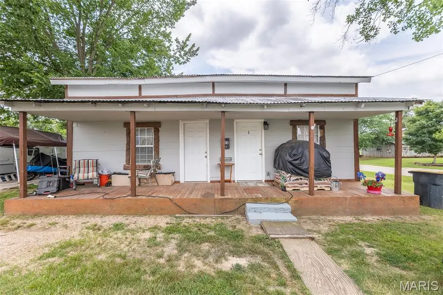 102 E Charles ST, Doniphan, MO 63935
