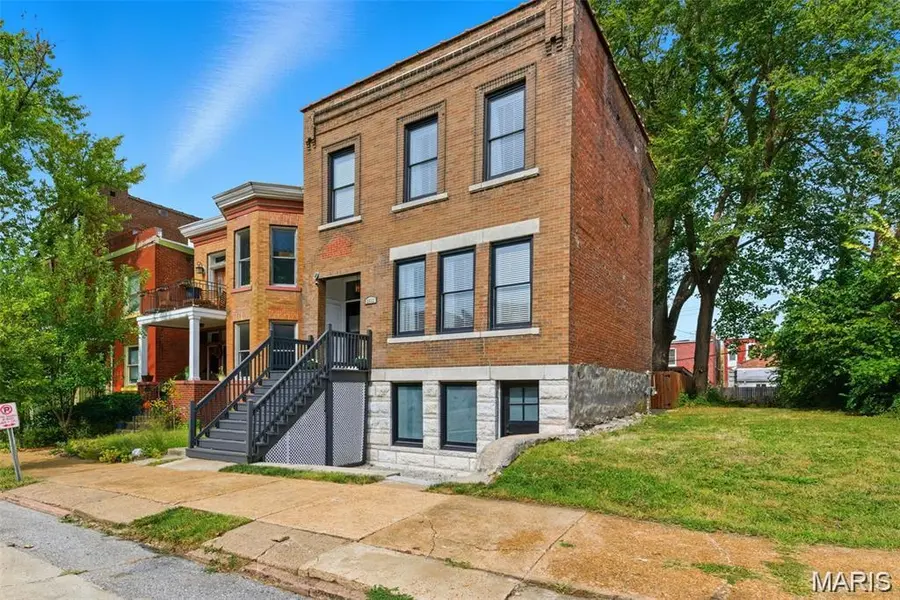 2633 Allen AVE, St Louis, MO 63104