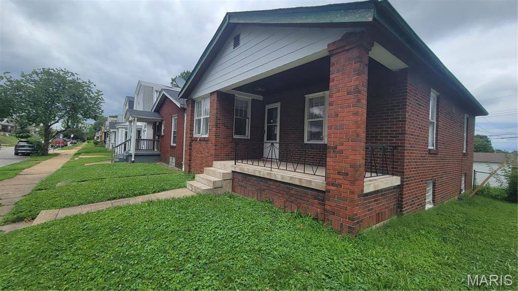 4660 Ray AVE, St Louis, MO 63116