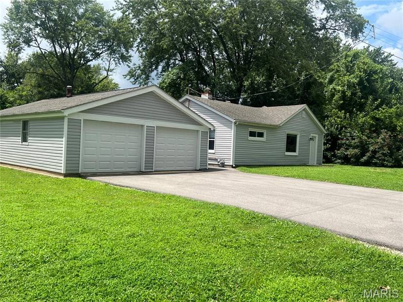 117 Edgewood DR, Belleville, IL 62223