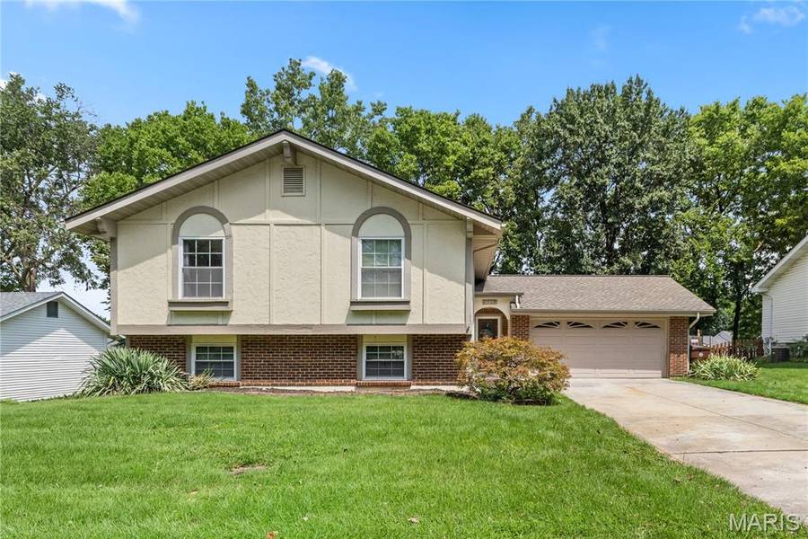 4036 Bellvue DR, St Peters, MO 63376