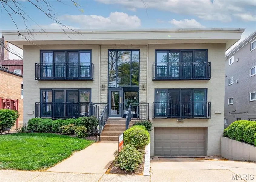 610 Forest #2, St Louis, MO 63105