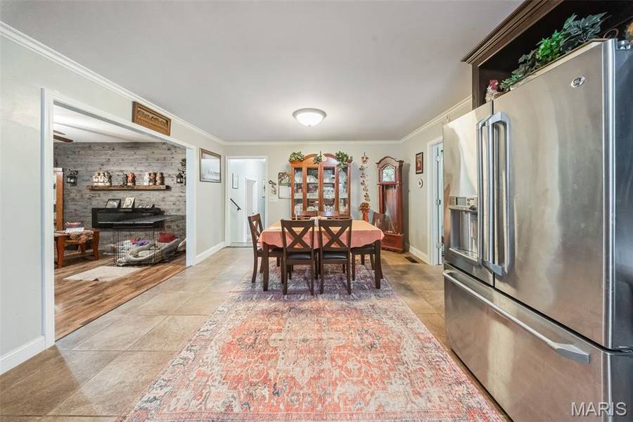 435 Forest LN, St James, MO 65559