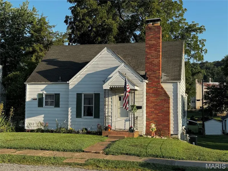 1211 N Carolina ST, Louisiana, MO 63353