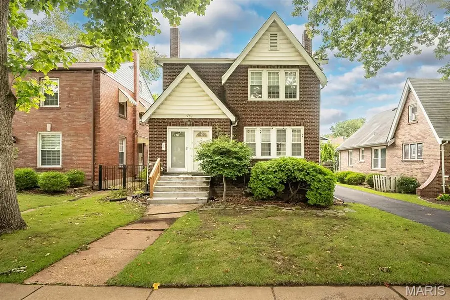 1102 Edward TER, St Louis, MO 63117