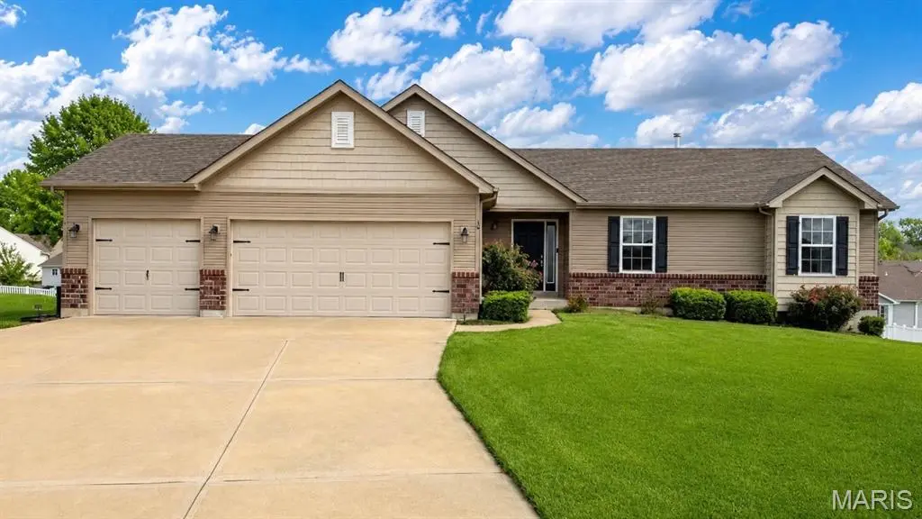 13 Stone Bridge CT, Moscow Mills, MO 63362