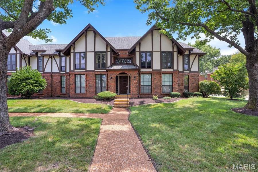 917 Claytonbrook DR #1, Ballwin, MO 63011