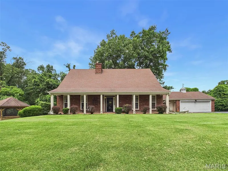 22 Frontenac PL, Godfrey, IL 62035