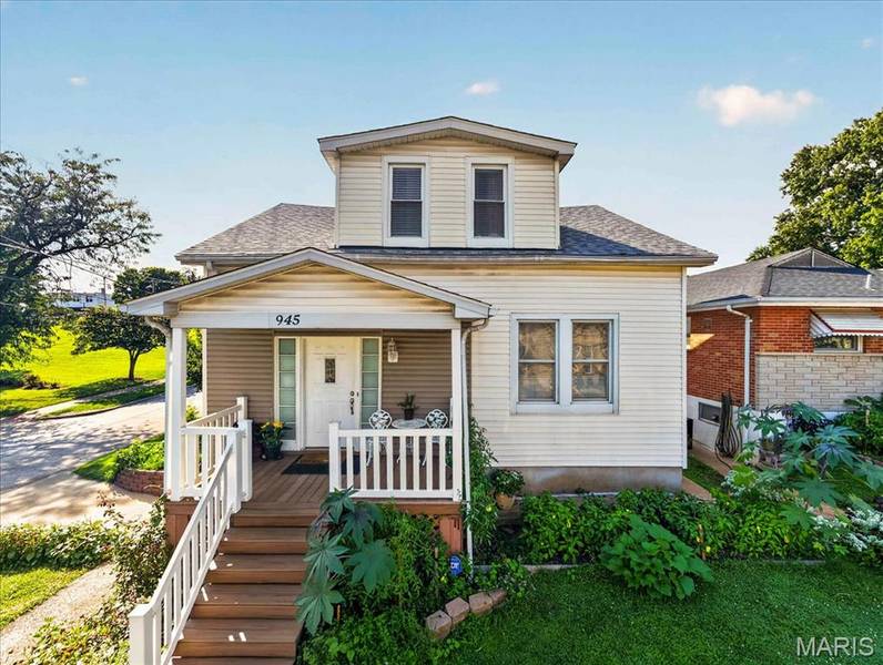 945 Regina AVE, St Louis, MO 63125
