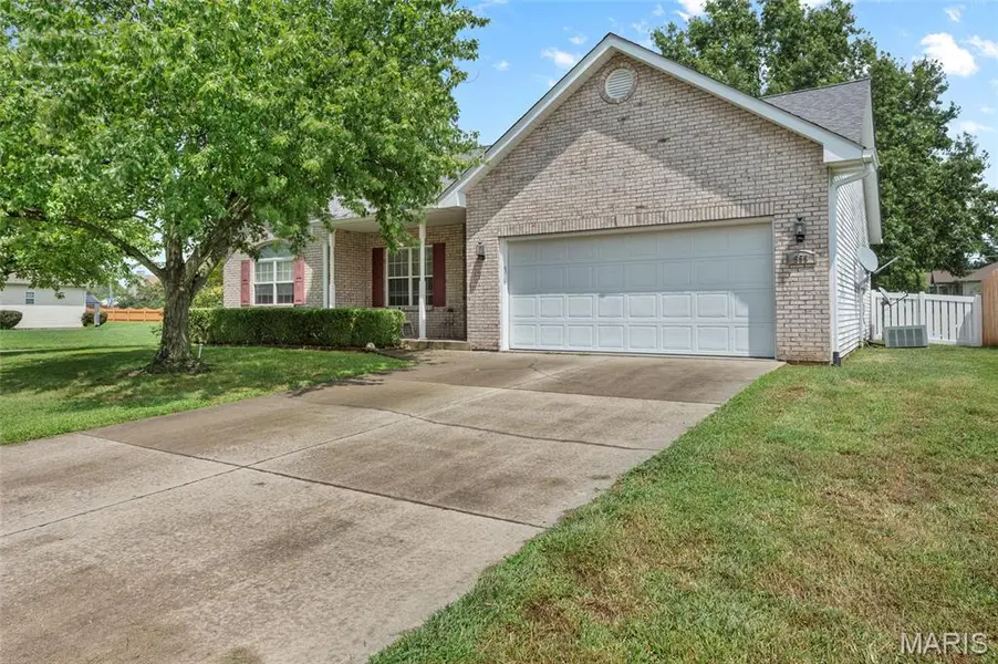 958 Holyoke DR, Shiloh, IL 62269