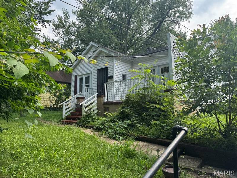 2426 Mary AVE, St Louis, MO 63136