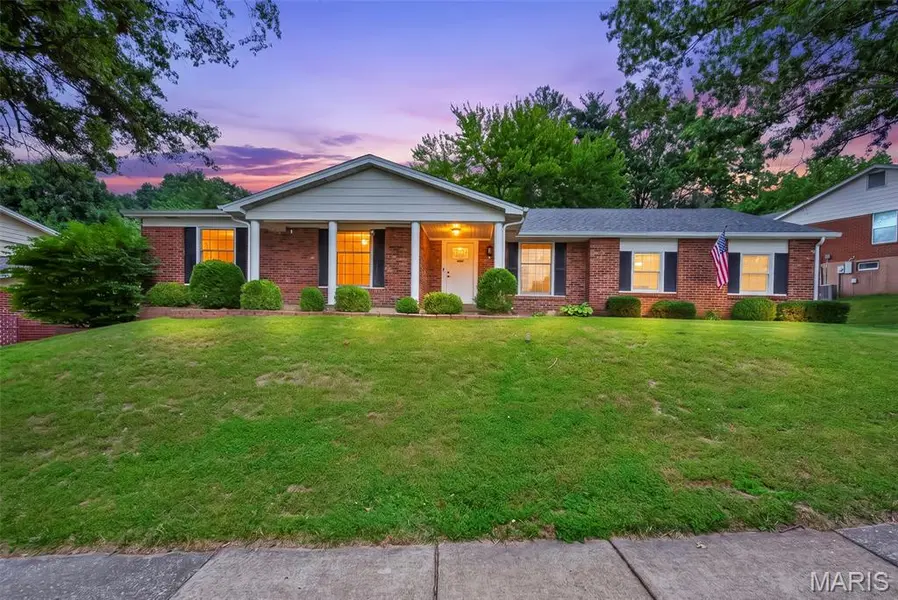 4741 Melissa Jo LN, St Louis, MO 63128