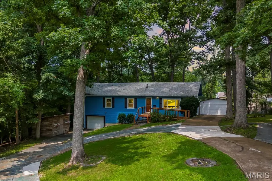 4125 Schumacher RD, High Ridge, MO 63049