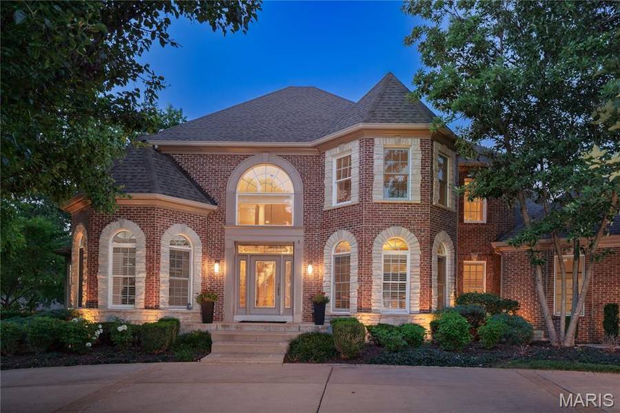 2900 Trafalgar DR, Town And Country, MO 63131