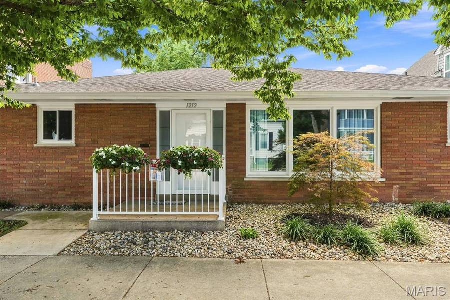 1212 Main St, Highland, IL 62249