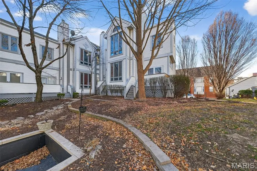28 Columbus Square DR, St Louis, MO 63101