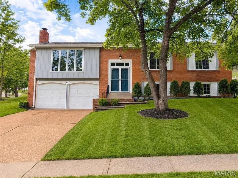 737 Country Heights CT, Manchester, MO 63021
