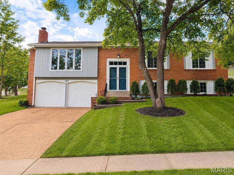 737 Country Heights CT, Manchester, MO 63021