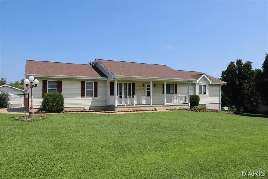 70 Swan LN, Farmington, MO 63640