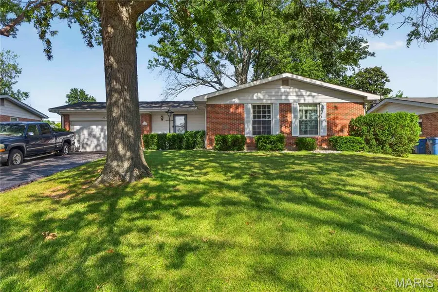14010 Sunland DR, Florissant, MO 63034