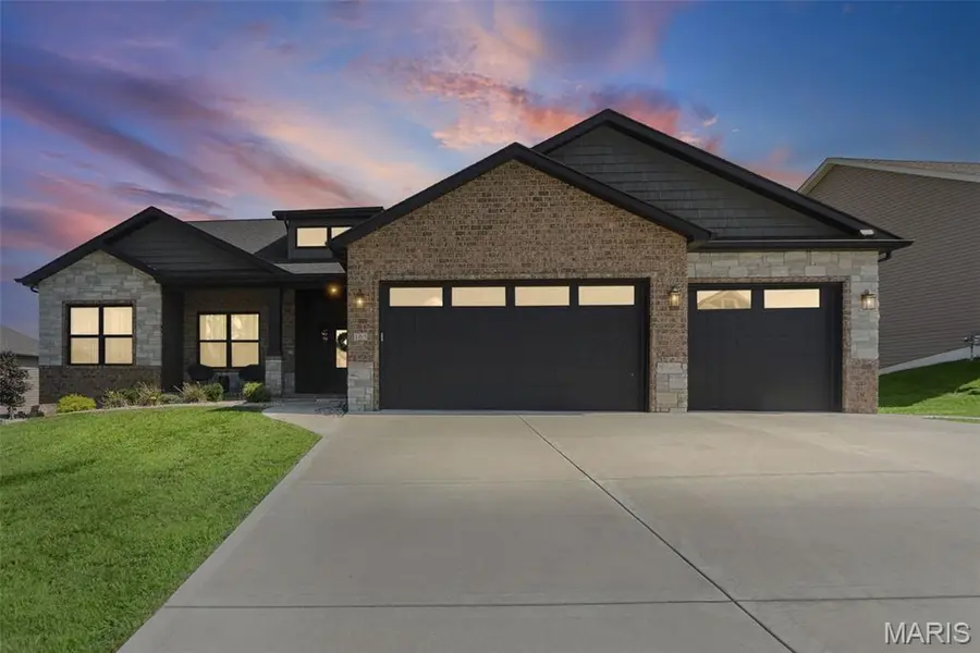 165 Stonebridge Bluff DR, Maryville, IL 62062