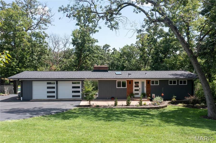 12212 Robyn RD, Sunset Hills, MO 63127