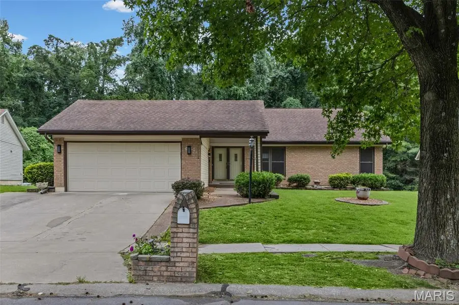 5172 Trailbend DR, Florissant, MO 63033
