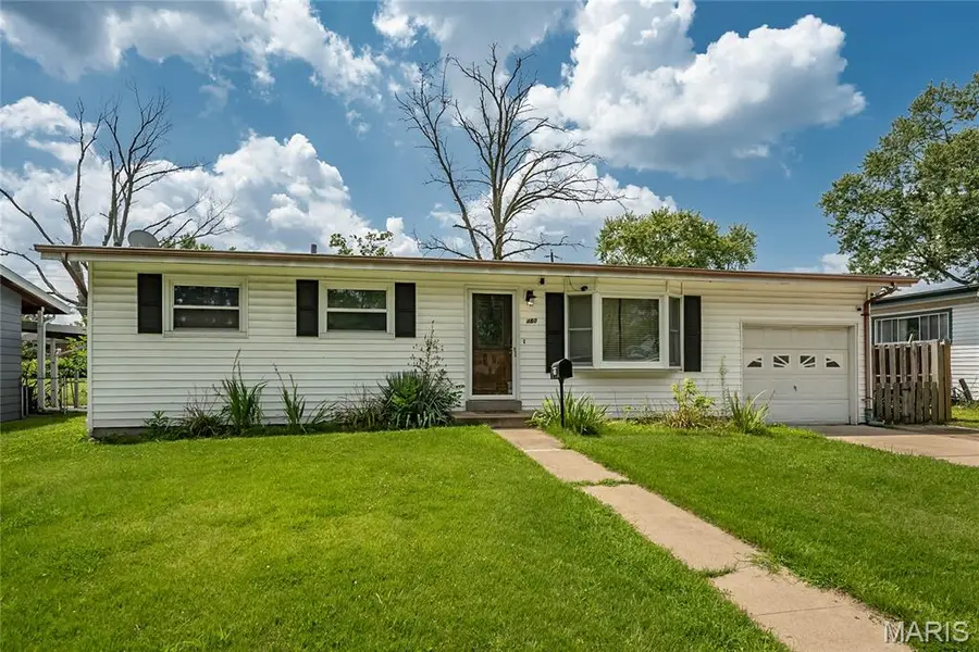 460 Versailles DR, Florissant, MO 63031