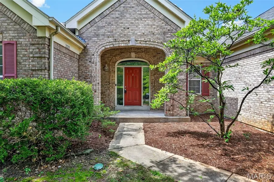 2223 Twin Estates CIR, Chesterfield, MO 63017