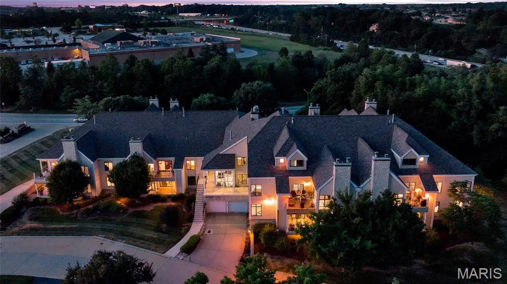 1610 Lake Knoll DR #1N, Lake St Louis, MO 63367