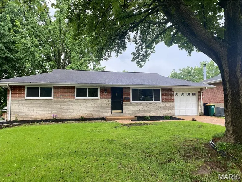 922 Everglade CT, St Louis, MO 63137