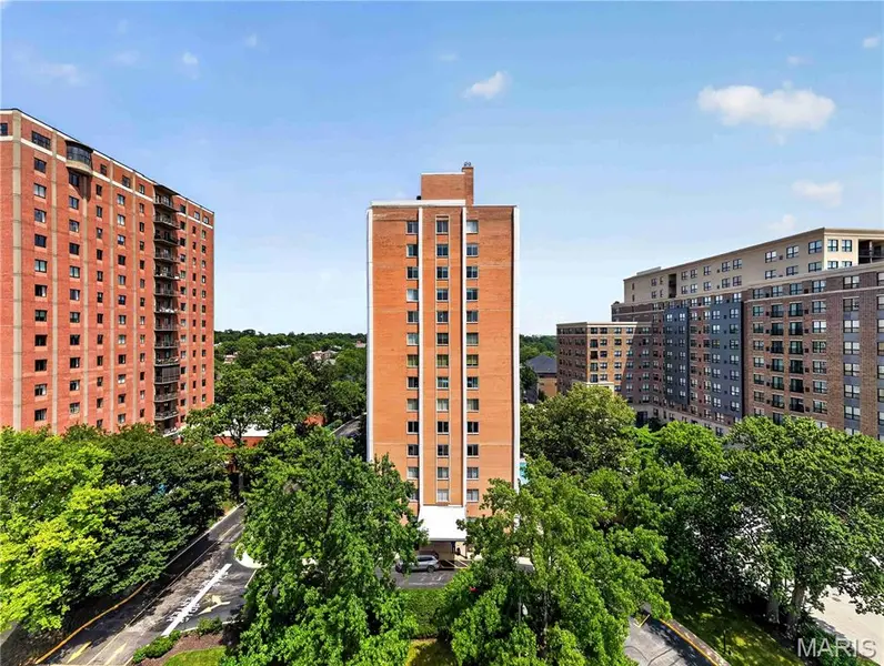 900 S Hanley RD #4C, Clayton, MO 63105