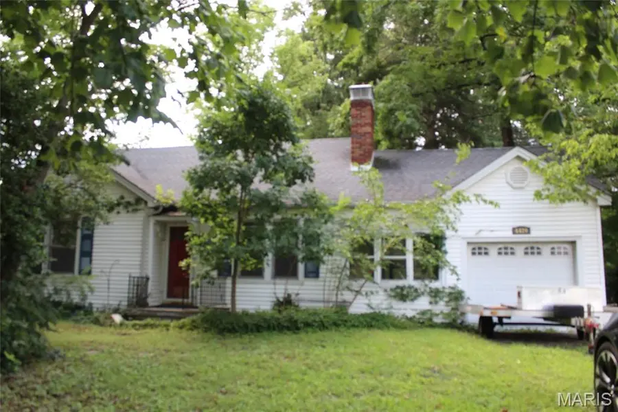 6420 Godfrey RD, Godfrey, IL 62035