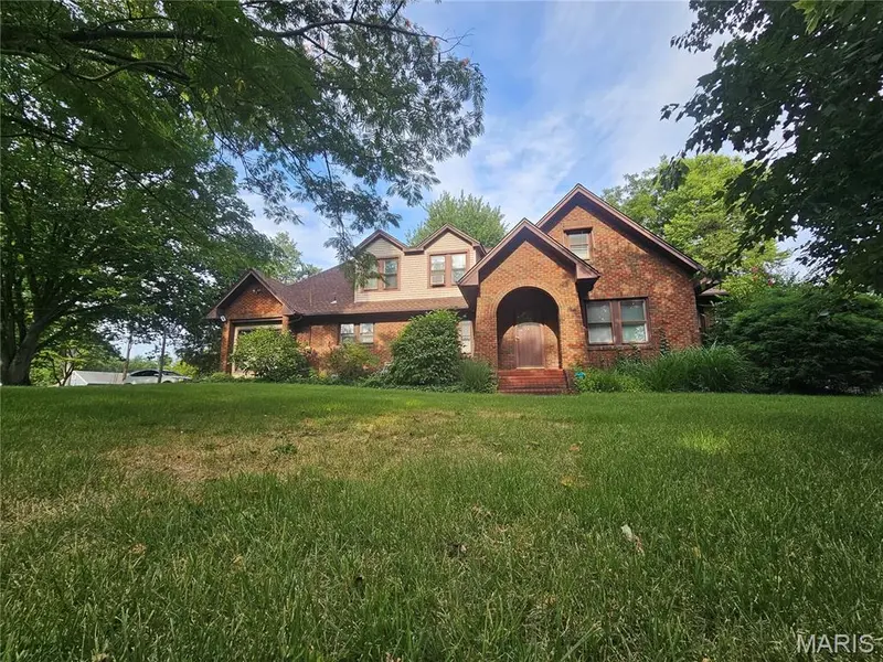 220 S 9th ST, East Alton, IL 62024