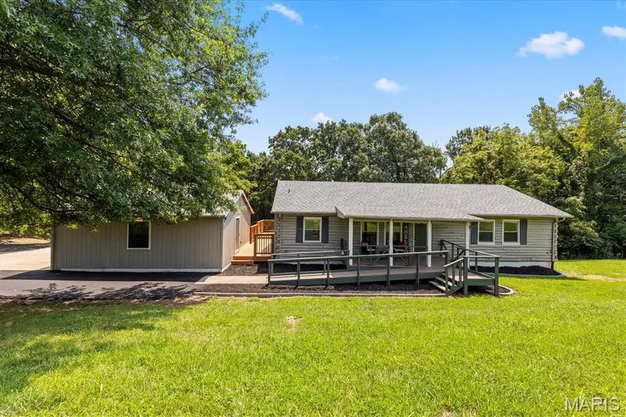 746 Schluersburg RD, Augusta, MO 63332