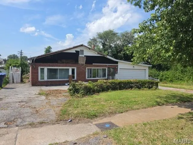 4327 N Taylor AVE, St Louis, MO 63115