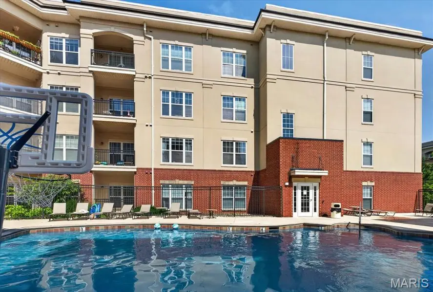 1241 Strassner DR #1505, Brentwood, MO 63144