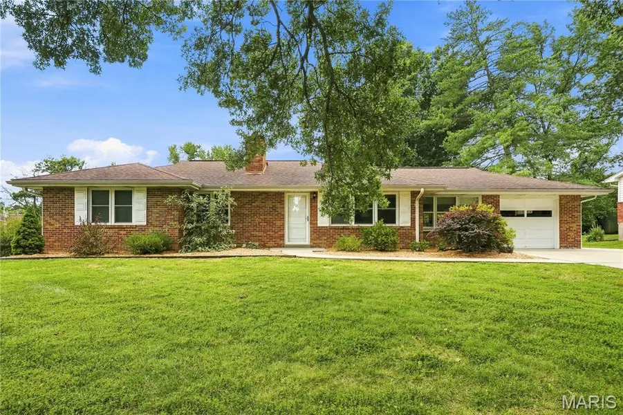 21 Elannchester DR, Manchester, MO 63011