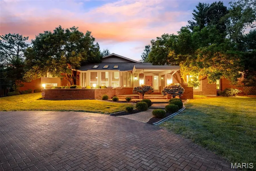 11441 Ladue RD, St Louis, MO 63141