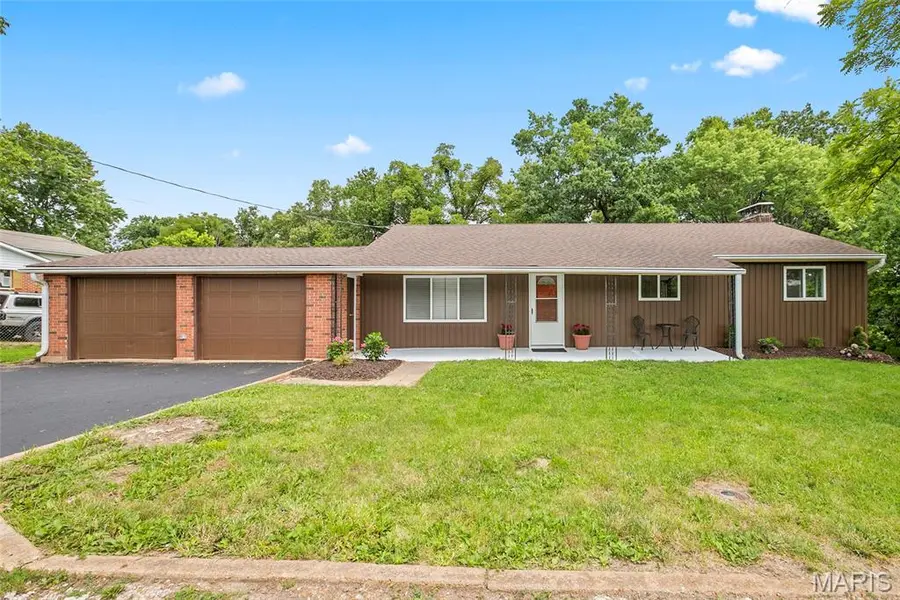 317 Vasel DR, Fenton, MO 63026