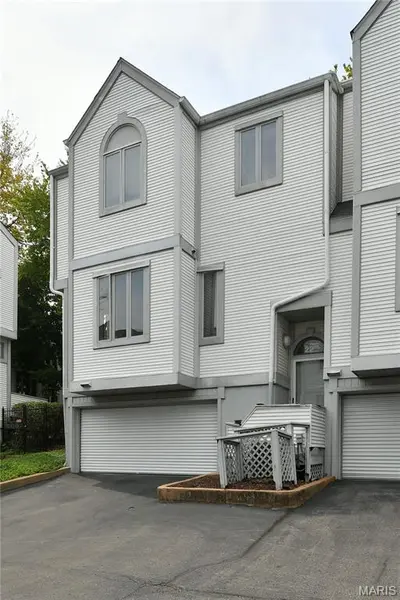 22 Columbus Square DR, St Louis, MO 63101