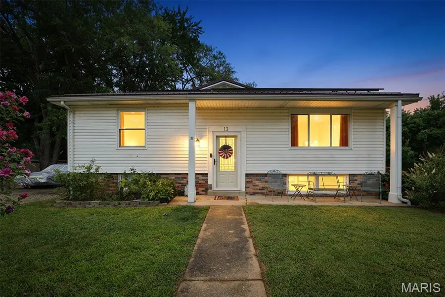 13 Russell DR, Bismarck, MO 63624