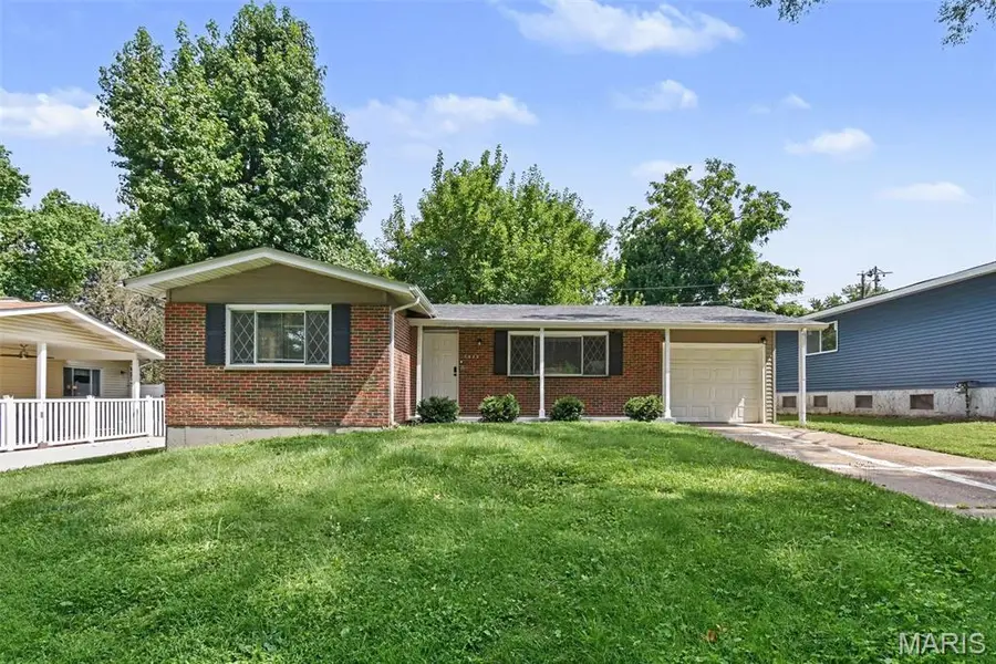 8429 Jacklin AVE, Hazelwood, MO 63042