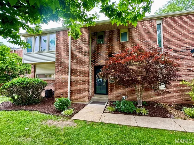 12353 Rossridge CT, St Louis, MO 63146