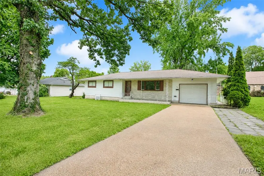 403 Cox DR, Cuba, MO 65453