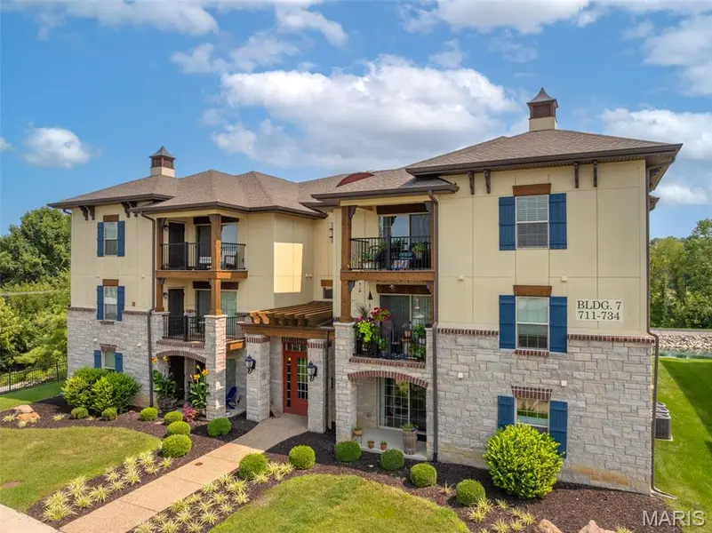 723 Bordeaux WAY, St Peters, MO 63376