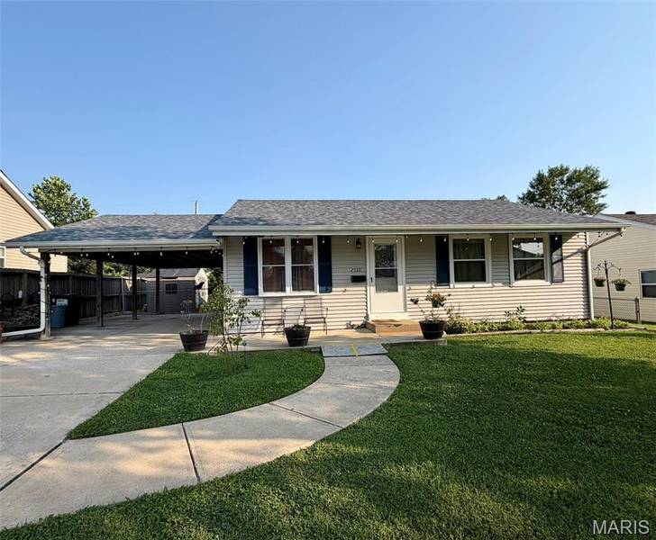 2550 Bonniebrook DR, Maryland Heights, MO 63043