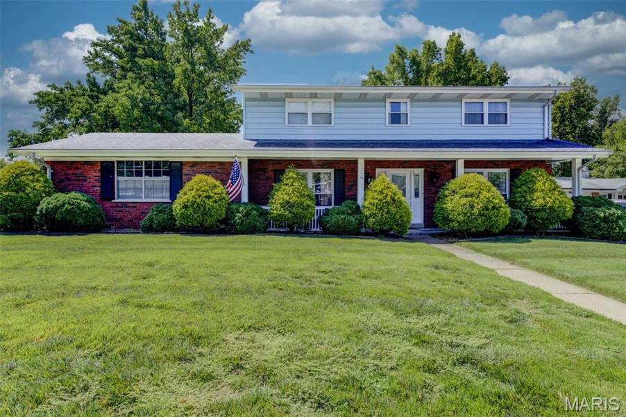 14 Lee CT, St Charles, MO 63301