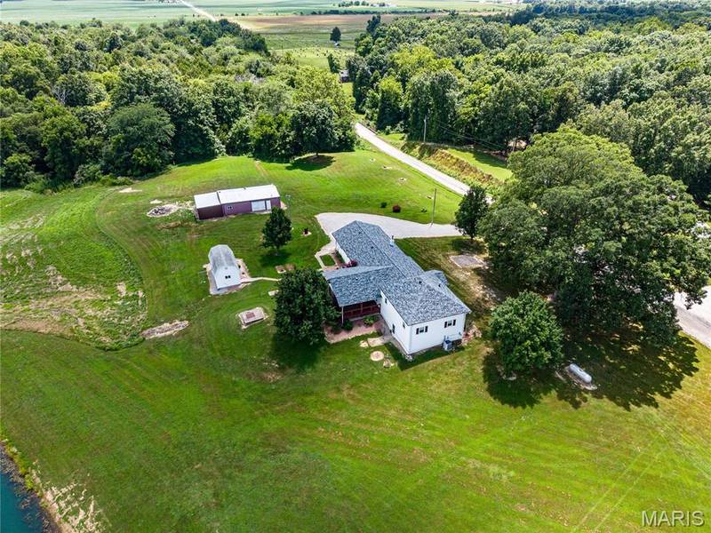 4022 Landmark RD, Iuka, IL 62849