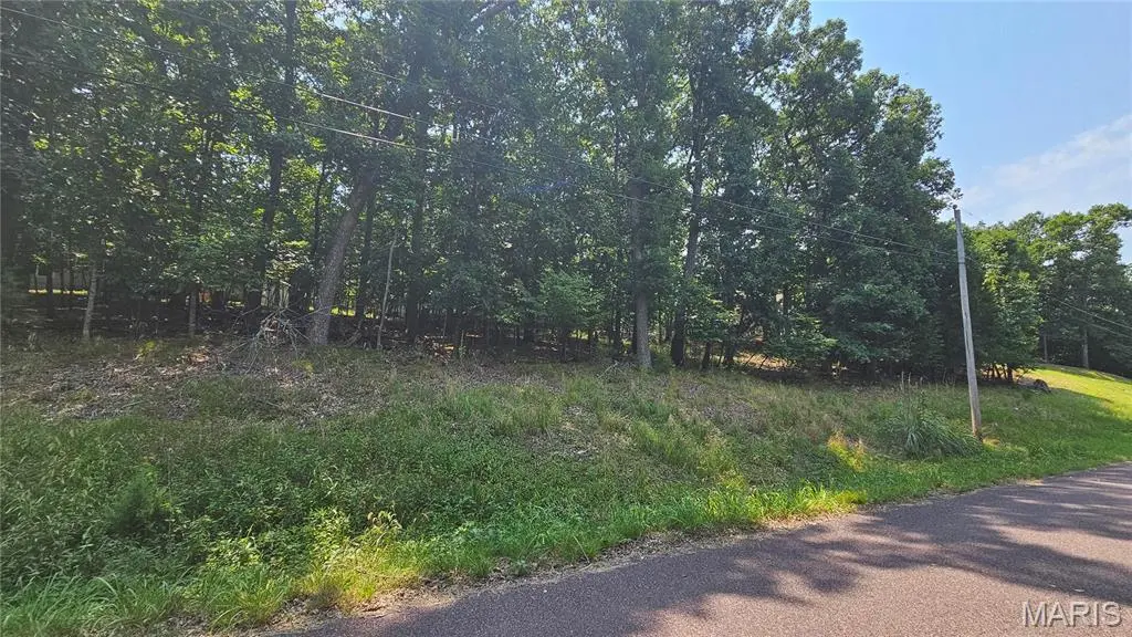 125 N Kings RD, Lake Sherwood, MO 63357